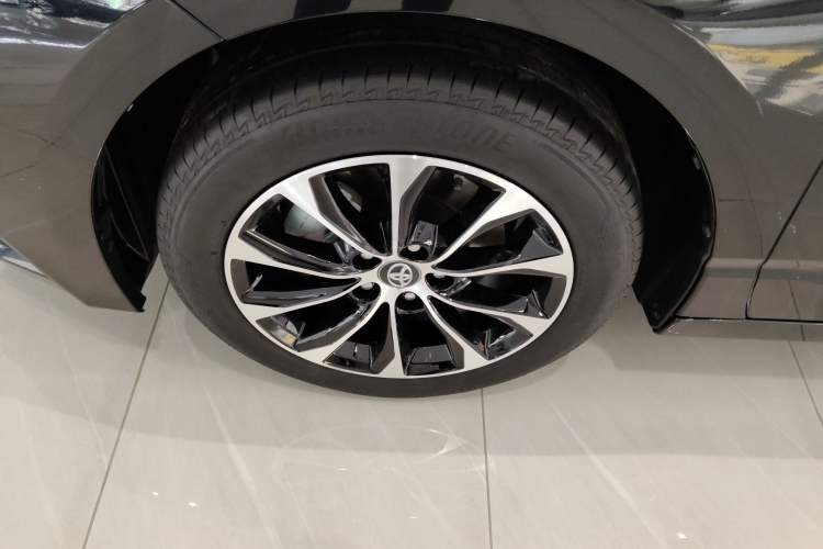 Used Toyota Avalon 2023 Dual-Engine 2.5L Luxury Edition
