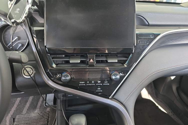 Used Toyota Camry 2021 2.0G Luxury Edition
