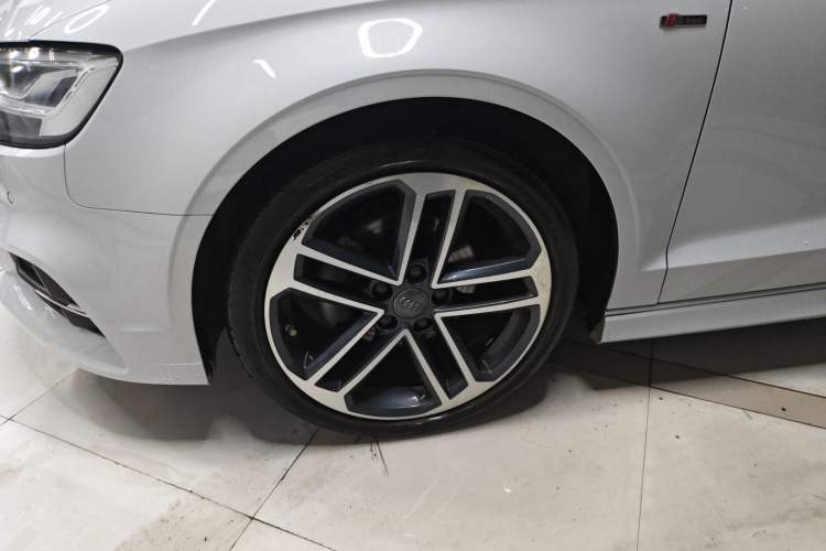 Used Audi A3 2020 Limousine 35 TFSI Sporty Version China VI Left Front Wheel Hub