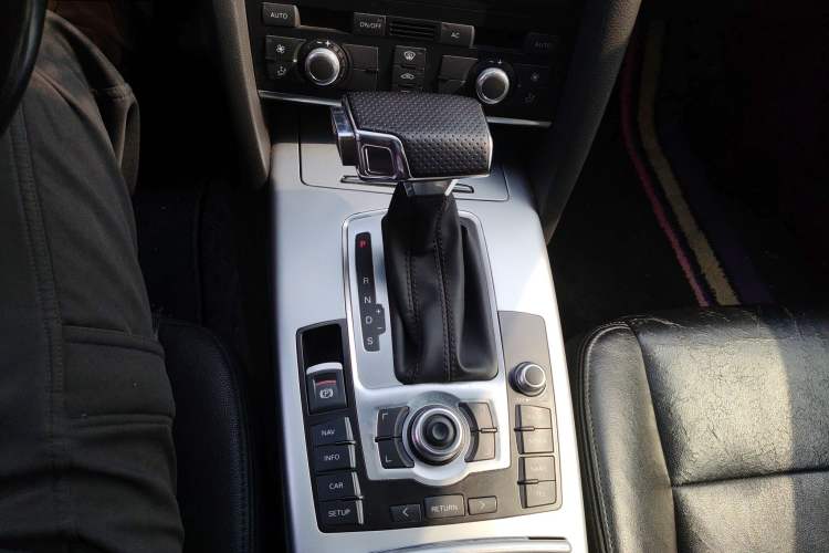 Used Audi A6L 2011 2.0 TFSI Automatic Standard Edition Gear Lever