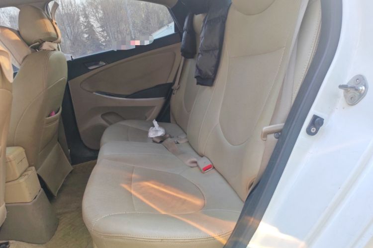 Used Hyundai Verna (older generation) 2014 1.4L Automatic Smart GLS Left Rear Seat