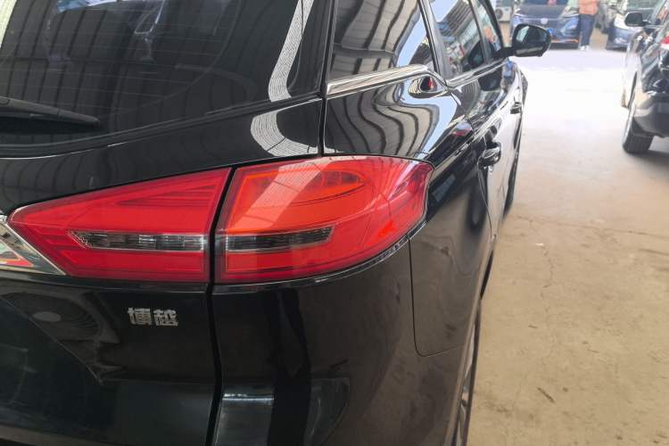 Used Geely Auto Emgrand X7 Sport 2016 1.8TD Automatic Smart Model Right Rear Taillight