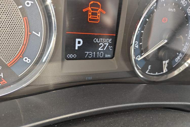 Used Toyota Corolla 2014 1.6L CVT GL-i Odometer Close Up