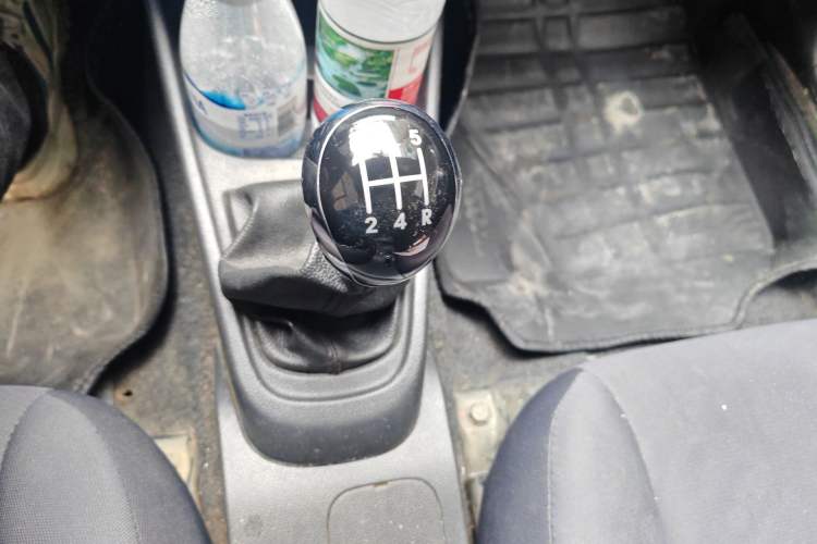 Used Geely Auto Diamond 2015 Sedan 1.5L Manual SuperDeluxe Model Gear Lever