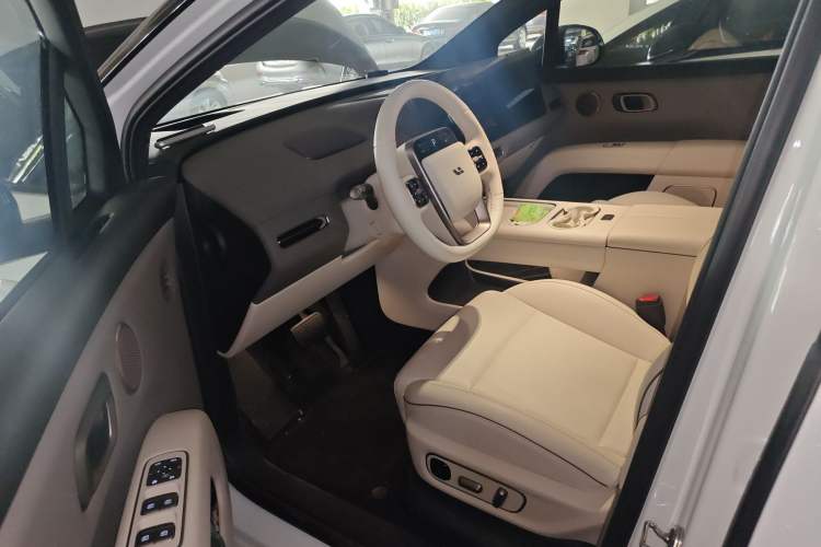 Used Li Auto Li Auto i6 2025 Model Two-Wheel-Drive Standard Type