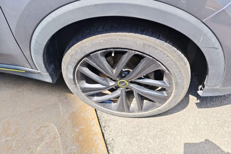 Used Roewe RX5 2020 PLUS 300TGI Automatic Ali National Style Ronglin Edition Right Front Wheel Hub