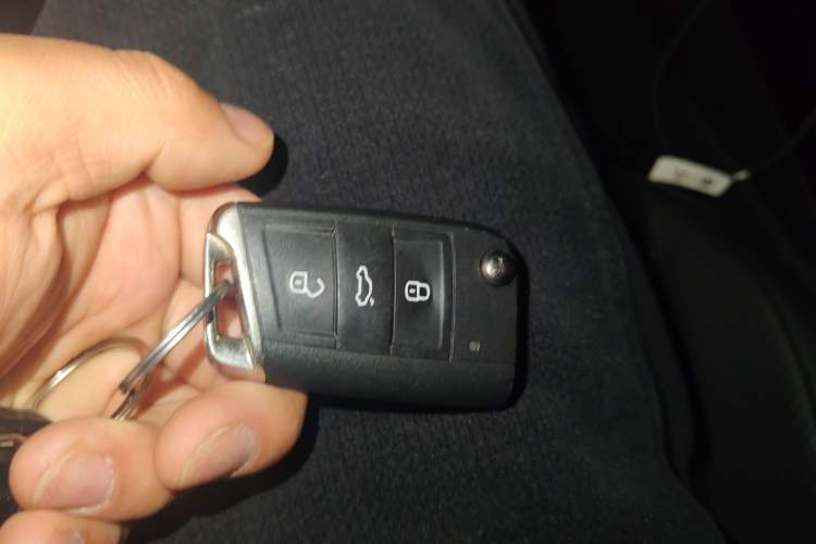 Used Volkswagen T-ROC 2018 280TSI DSG Two-Wheel-Drive Comfort Version China V Standard
