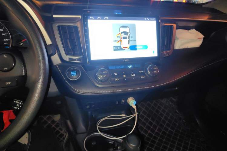 Used Toyota RAV4 2016 2.0L CVT Two-Wheel Drive Fashion Edition China V Standard Audio And AC Panel