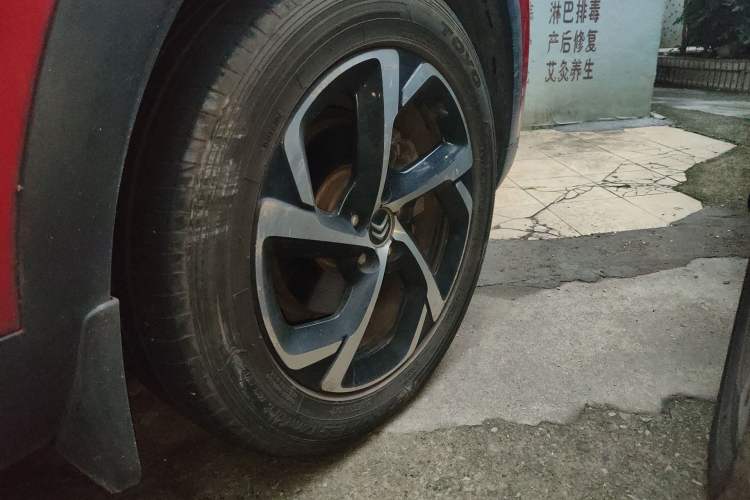 Used Citroen C5 AIRCROSS 2017 350THP Fashion Edition Right Front Wheel Hub