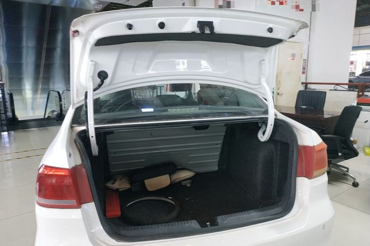 Used Volkswagen Santana 2015 1.6L Automatic Comfort Edition Trunk