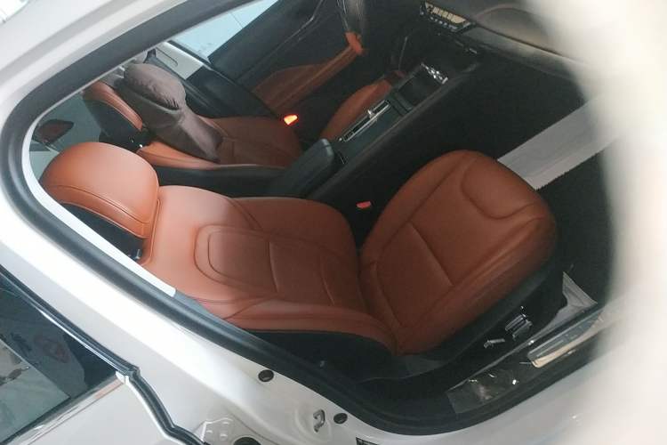 Used Lincoln Z 2022 iEnjoy Luxury Edition Right Front Seat