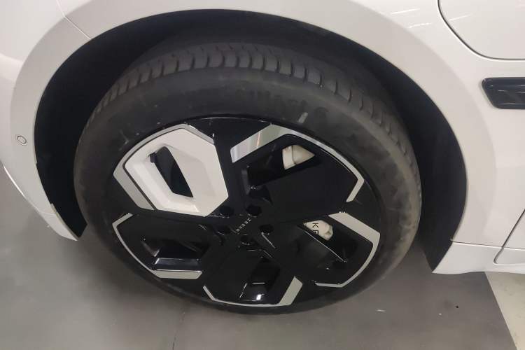 Used Zeekr 001 2022 Ultra-Long Range Dual-Motor YOU Version Left Front Wheel Hub