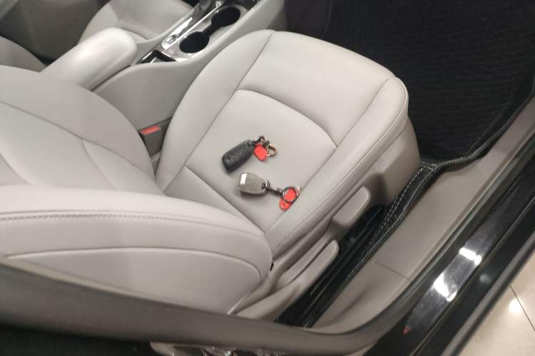 Used Chevrolet Malibu XL 2021 535T Automatic Sharp Edition Right Front Seat