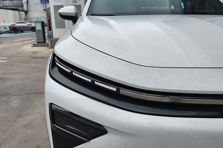 Used Livan 7 2023 450 km – Chasing Clouds
