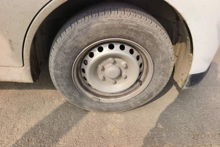 Used Wuling Yangguang 2024 300KM Comfort Version Passenger Van 75kW
