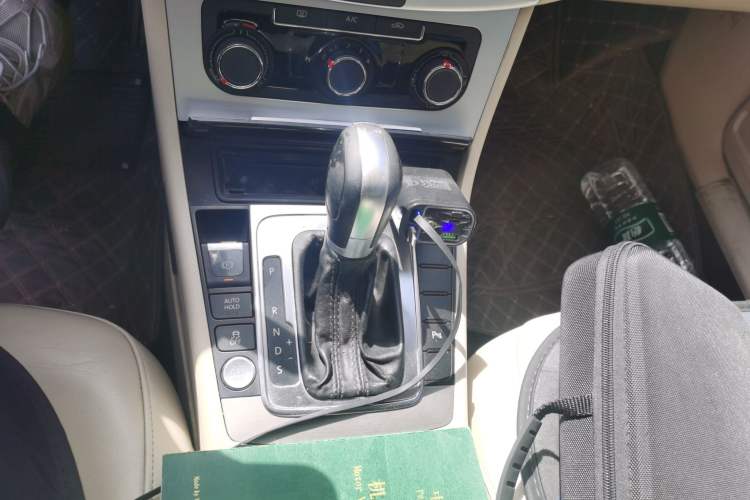 Used Volkswagen Magotan 2012 Revised Version 1.8TSI Leading Edition Gear Lever