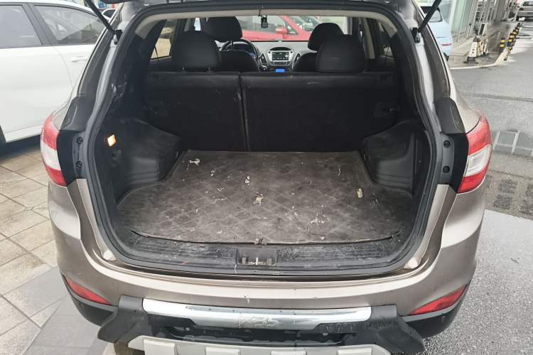 Used Hyundai ix35 2013 2.0L Automatic Two-Wheel Drive Smart GLS China IV Standard