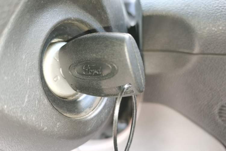 Used Ford Transit 2019 2.0T Diesel Multi-Purpose Commercial Vehicle Short Wheelbase Mid-Roof Design 6-Seater China VI Standard
