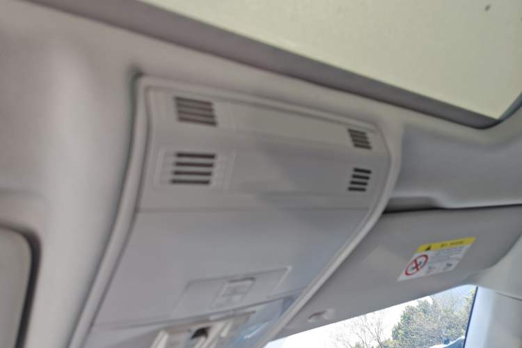 Used Volkswagen Tayron 2023 280TSI Two-Wheel-Drive Luxury Plus Advanced Version Headliner