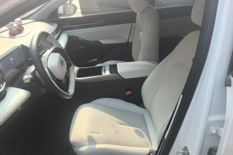 Used Geely Galaxy L6 2023 125km Starship
