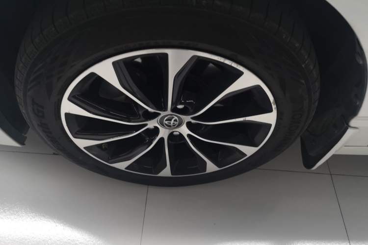 Used Toyota Avalon 2019 Dual-Engine 2.5L Luxury Edition China VI Standard