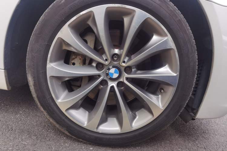 Used BMW 5 Series 2014 528Li Leading Model
