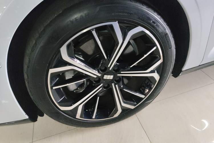 Used Geely Galaxy E8 2025 700 km Long-Range Intelligent Driving Version