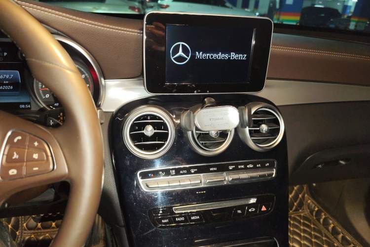 Used Mercedes-Benz GLC 2019 GLC 200 L 4MATIC Audio And AC Panel