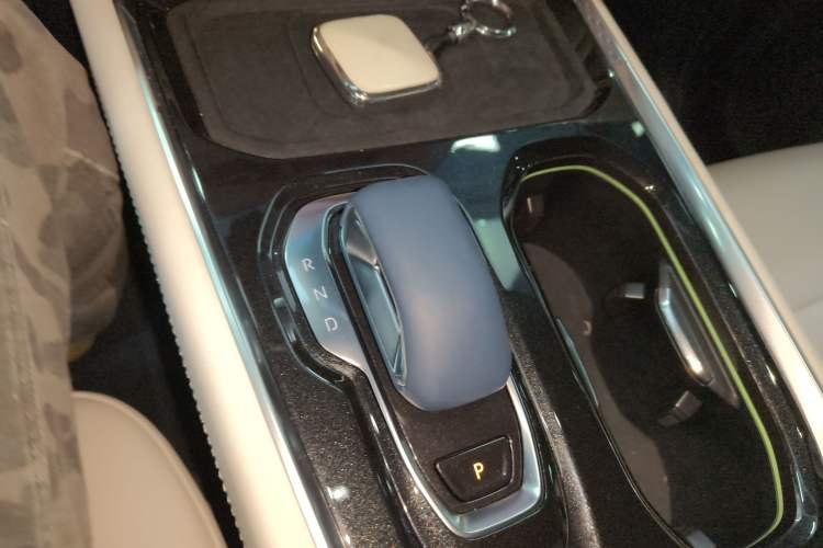 Used Zeekr 009 2024 7-Seater Walk-Through Version Four-Wheel Drive 108 kWh