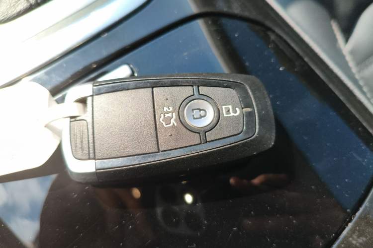 Used Ford Edge 2018 EcoBoost 245 Two-Wheel-Drive Titanium 7-Seater China VI Standard