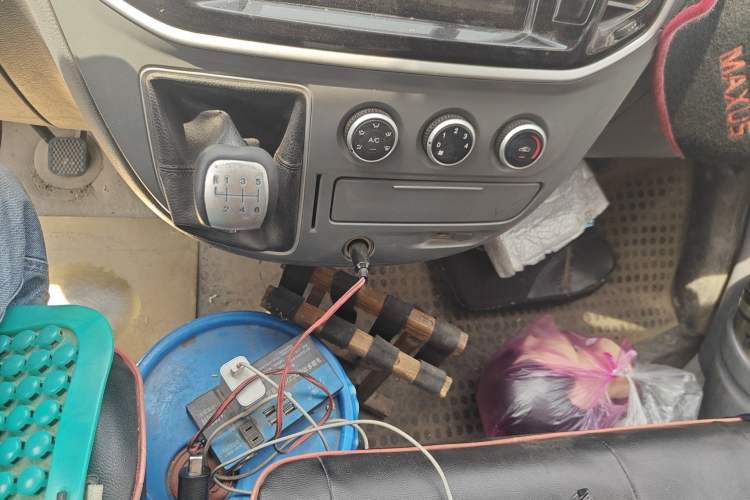 Used SAIC MAXUS Xintu V80 2019 2.5T Classic Version 6-Speed Manual – Aoyuntong Modified Long Wheelbase Mid-Height 7-Seater