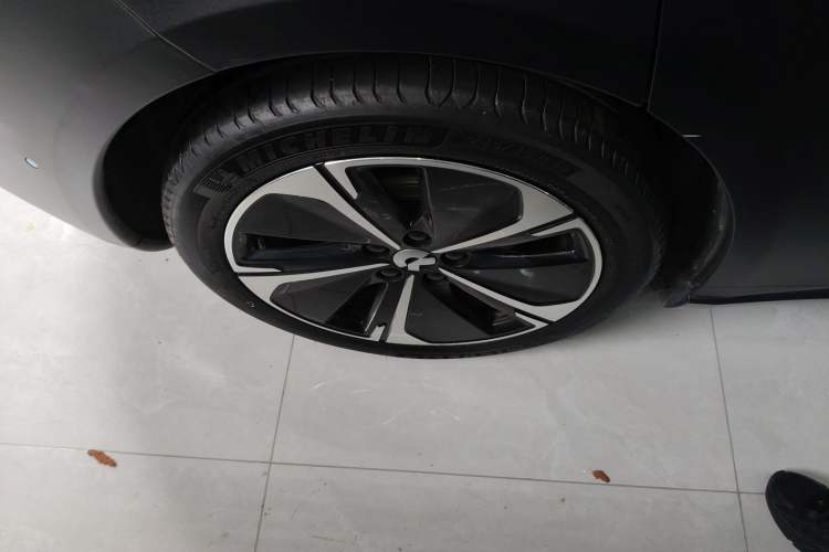 Used Nio ET5T 2023 75 kWh Touring Right Rear Wheel Hub