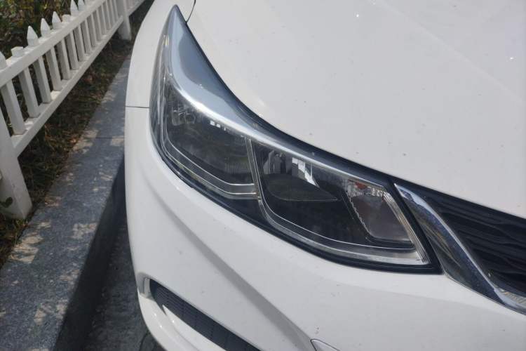 Used Chevrolet Cruze 2017 1.5L Automatic Pioneer Sunroof Edition
