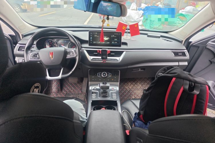 Used Hongqi H5 2022 Classic Model 1.8T Automatic Smart Connect Flagship Edition Center Console