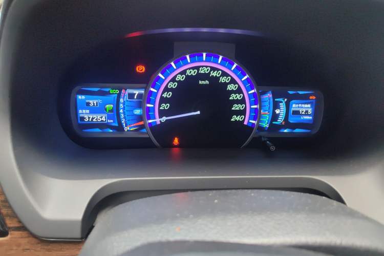 Used BYD S7 2015 2.0T Automatic Prestige Model Odometer Close Up