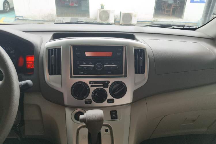 Used Nissan NV200 2016 Revised Version 1.6L CVT Luxury Edition
