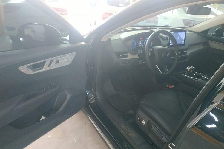 Used Hongqi E-QM5 2024 610 km PLUS
