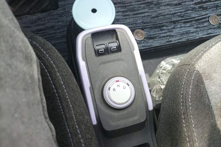 Used Chery QQ Ice Cream 2022 170km Sundae Phosphate Lithium-Ion Gear Lever