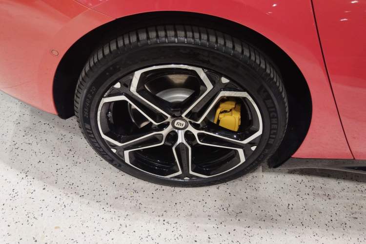 Used Xiaomi Auto SU7 2024 Four-Wheel Drive Ultra-Long Range Advanced Intelligent Driving Max Edition Right Rear Wheel Hub