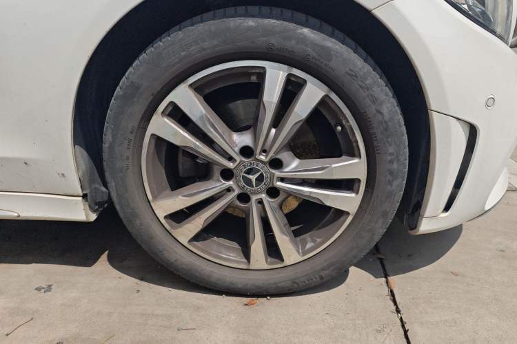 Used Mercedes-Benz C-Class 2021 C 200 L Fashion Edition Sport Version Right Front Wheel Hub