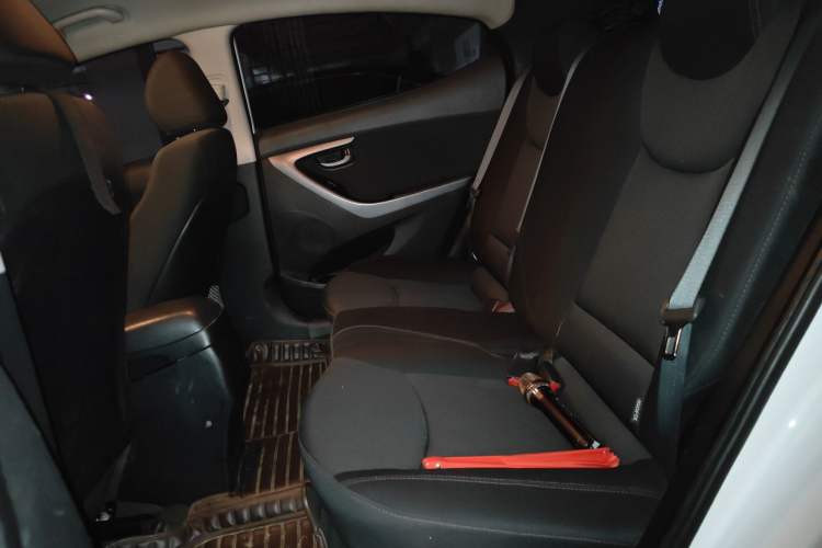 Used Hyundai Elantra (5th Generation / Langdong) 2016 1.6L Automatic Smart Version
