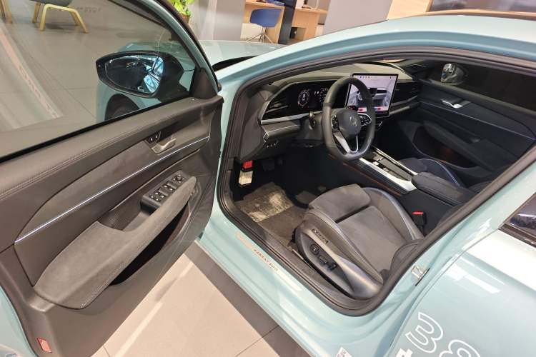 Used Volkswagen Passat 2025 Pro 380TSI Starry Dragon Luxury Edition
