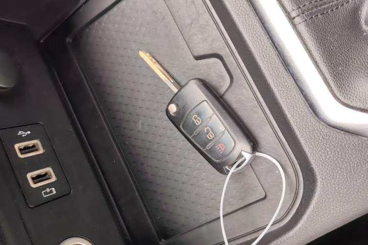 Used Great Wall King Kong Poer 2022 2.0T Manual Diesel Two-Wheel Drive Elite Version with Long Bed GW4D20M Vehicle Key