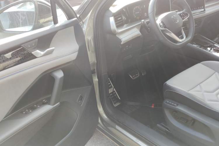 Used Volkswagen Tayron 2025 Tiguan L 380TSI 4Motion Luxury Easy Package