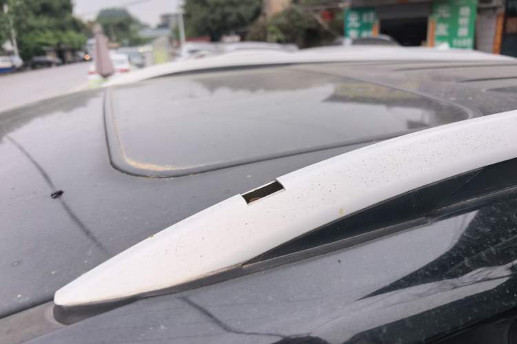 Used JMC Yusheng S350 2014 2.4T Automatic 2WD Diesel Luxury Version with Sunroof 7 Seats Roof