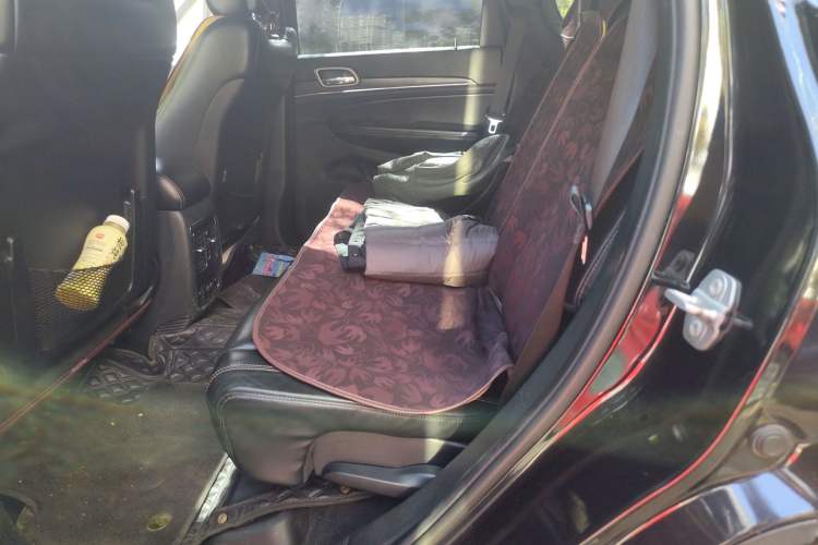 Used Jeep Grand Cherokee 2015 3.0TD Diesel Elite Navigation Edition Left Rear Seat