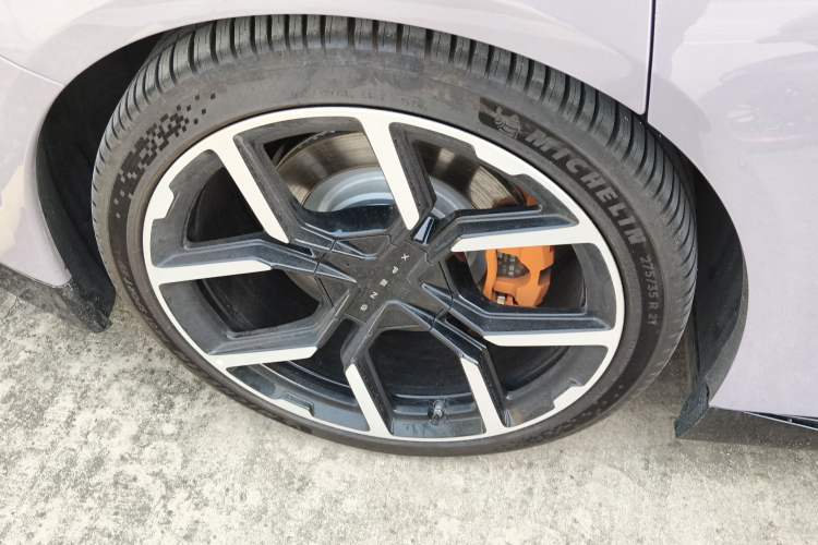 Used XPeng P7 2025 Model—702 Long Range Ultra Right Rear Wheel Hub