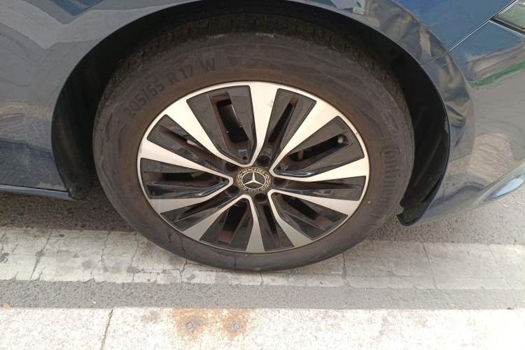 Used Mercedes-Benz A-Class 2022 A 200 Dynamic Edition Right Front Wheel Hub