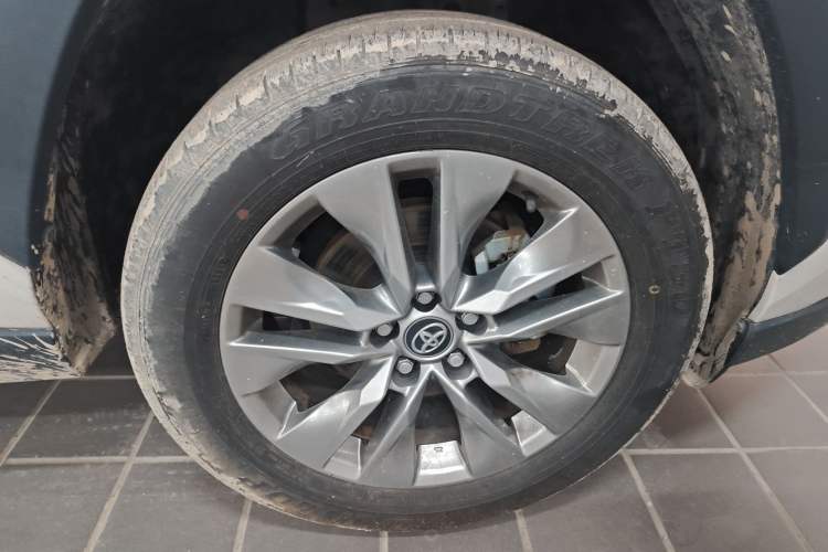 Used Toyota Wildlander 2023 2.0L CVT Two-Wheel Drive Urban Edition Right Front Wheel Hub
