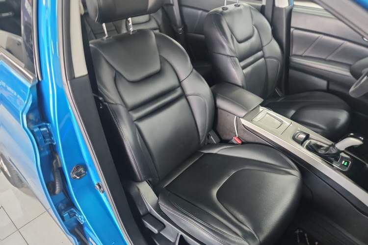 Used Luxgen U6 SUV 2015 1.8T Fashion Edition Right Front Seat